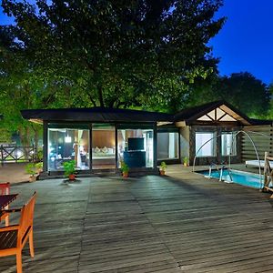 Lake Side Cabana Room Plunge Pool
